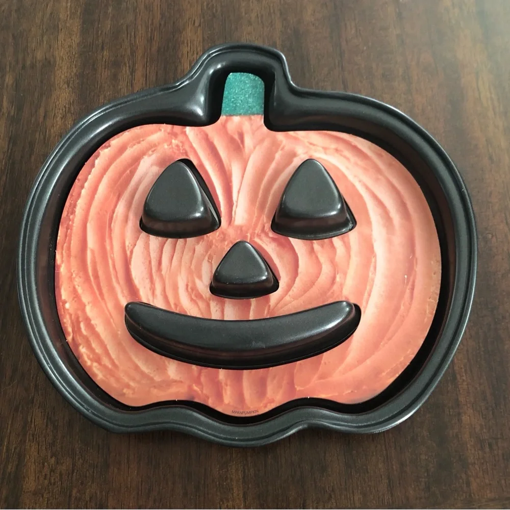 Pumpkin Happy Face metal Tray brown. 11”X 11”